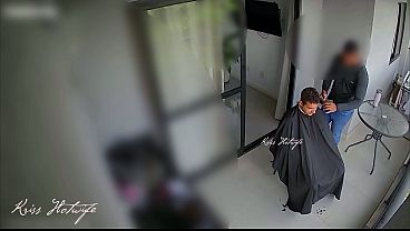 Free HD XXX Porn Clip – Meu corno chamou o barbeiro em casa… e eu resolvi brincar de puta de